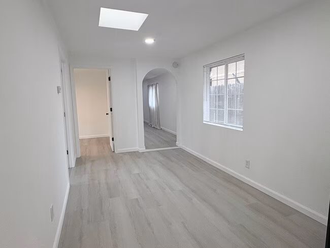 Beautifully Remodeled 2 Bedroom 1 Bath Home Downtown Brentwood photo 4
