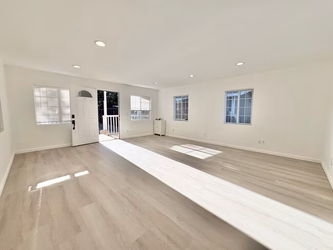 Beautifully Remodeled 2 Bedroom 1 Bath Home Downtown Brentwood photo 2