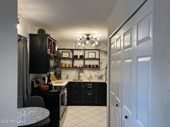 5110 N 31st Way Unit 316 photo 4