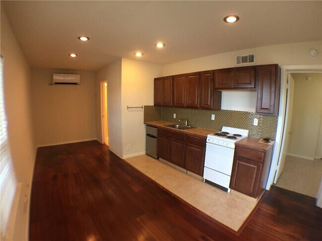 2703 Swisher St Austin, TX 78705 photo 4