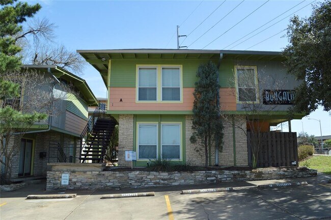 2703 Swisher St Austin, TX 78705 photo 2