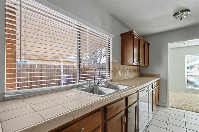 921 Middle Cove Drive, Plano, TX 75023 photo 3