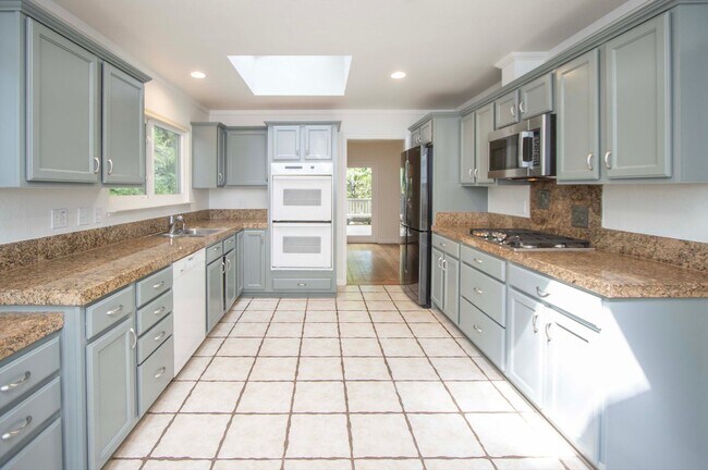 Fabulous gated 3bd/4bd  2.5ba, 2,630SF Kentfield home photo 3