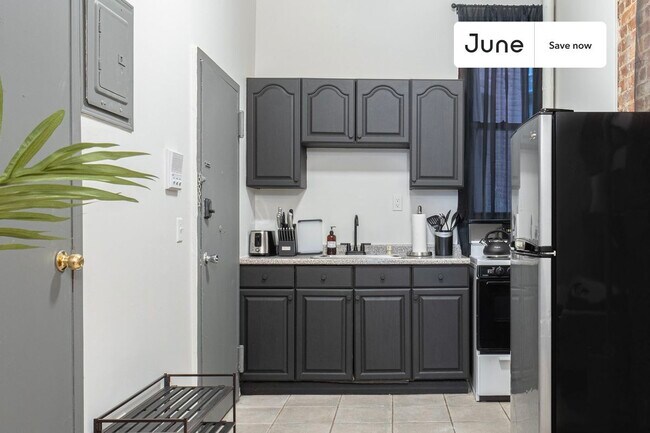 235 W 18th St New York, NY 10011 photo 4