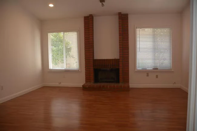 2221 Lynbrook Dr Pittsburg, CA 94565 photo 5