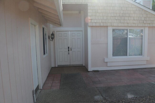 2221 Lynbrook Dr Pittsburg, CA 94565 photo 2