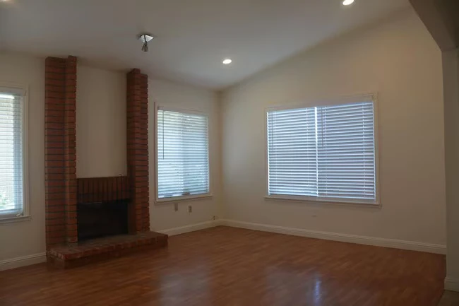 2221 Lynbrook Dr Pittsburg, CA 94565 photo 4