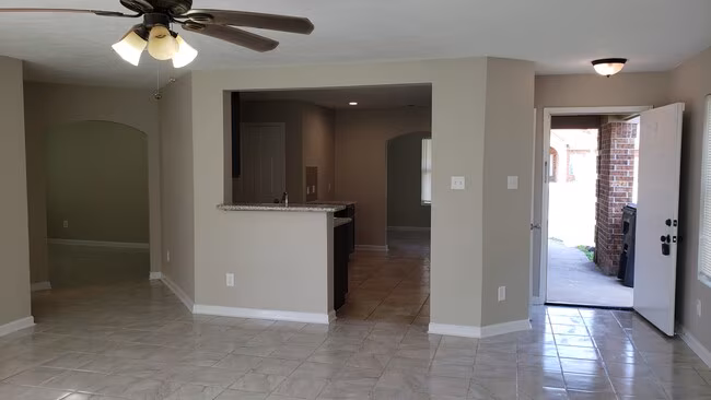 12226 Greencanyon Dr Houston, TX 77044 photo 5