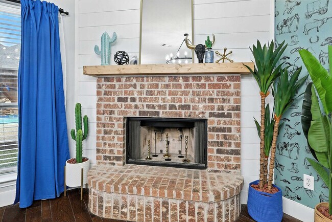 2516 Castle Pines Dr Burleson, TX 76028 photo 2