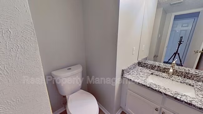 2902 S Fielder Rd Arlington, TX 76015 photo 4