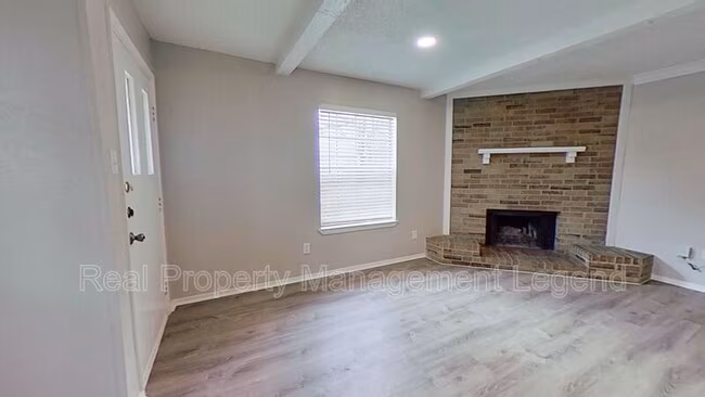 2902 S Fielder Rd Arlington, TX 76015 photo 2