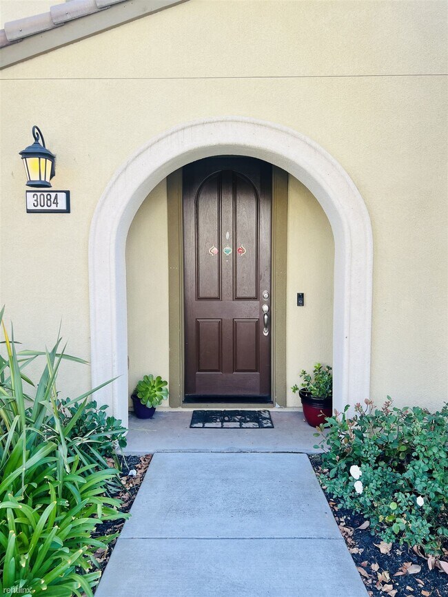 3084 Vittoria Loop, Dublin, CA 94568 photo 2