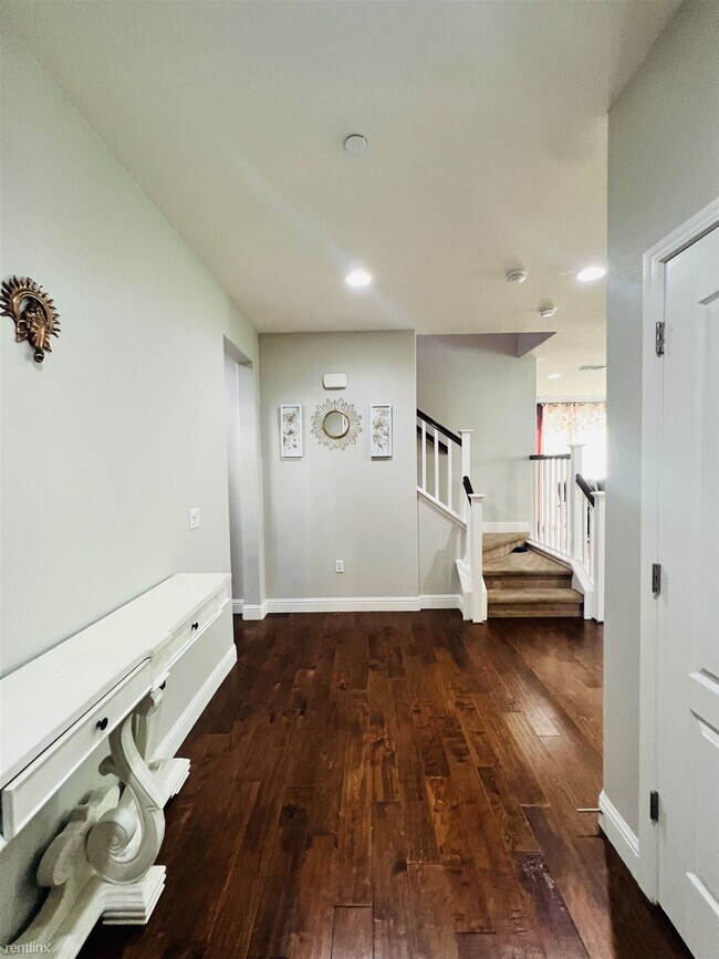 3084 Vittoria Loop, Dublin, CA 94568 photo 3