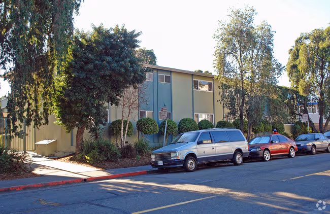 215 Bayview photo 2