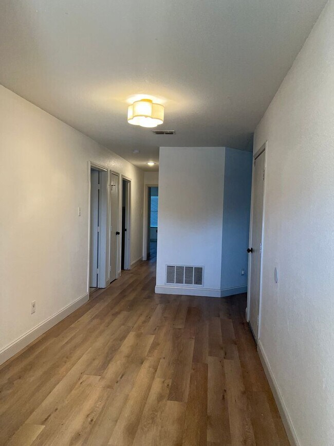 327 Quail Crossing Dr Sanger, TX 76266 photo 4