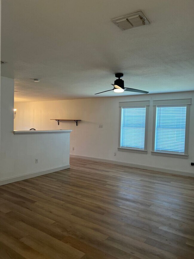 327 Quail Crossing Dr Sanger, TX 76266 photo 5