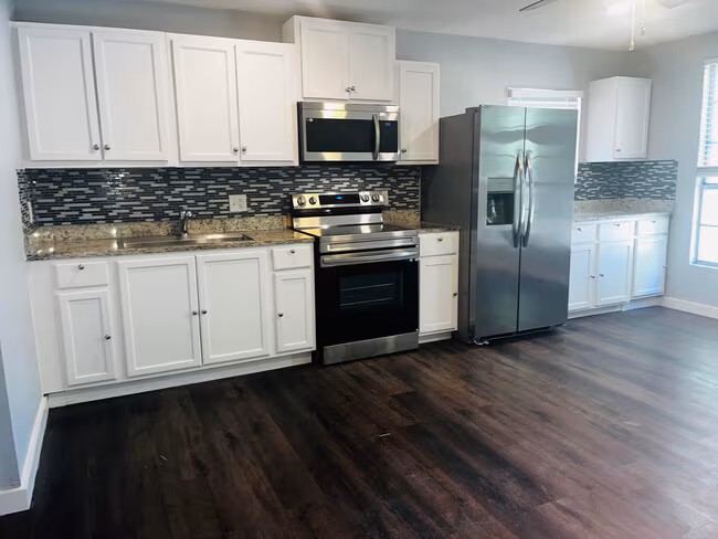614 Barberry St San Antonio, TX 78221 photo 2