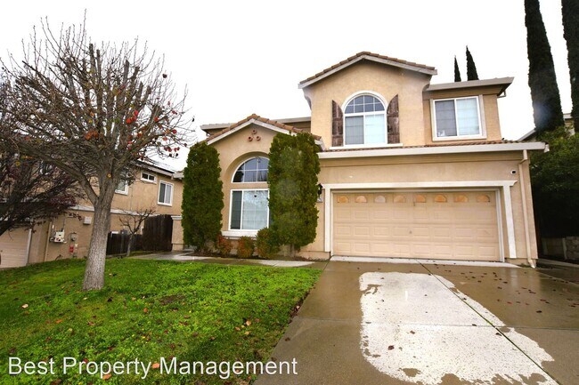 4 BR/ 2.5 Bath Spacious Open Floor Plan