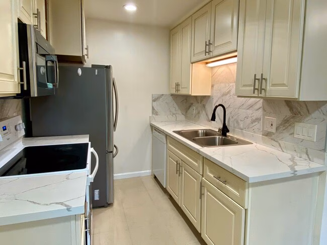 936 Kiely Blvd Santa Clara, CA 95051 photo 2
