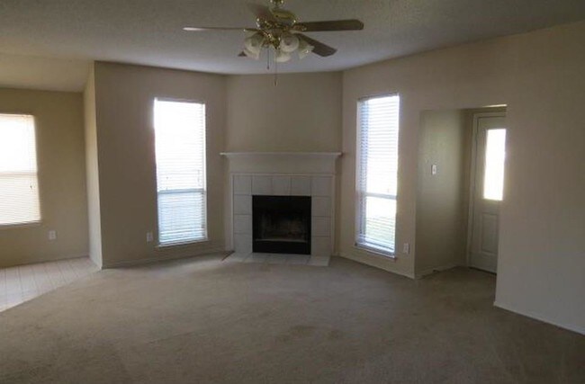 8741 Trinity Vista Trail, Hurst, TX 76053 photo 5