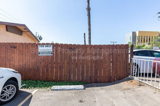 6206 Mission Gorge Rd San Diego, CA 92120 photo 2