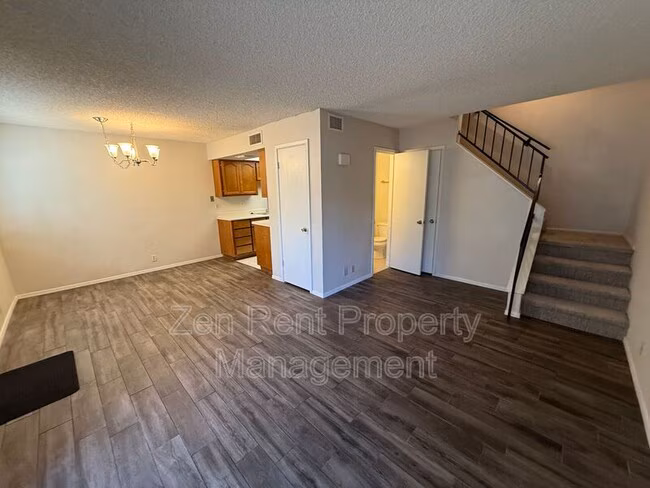 286 W Palomino Dr Chandler, AZ 85225 photo 4