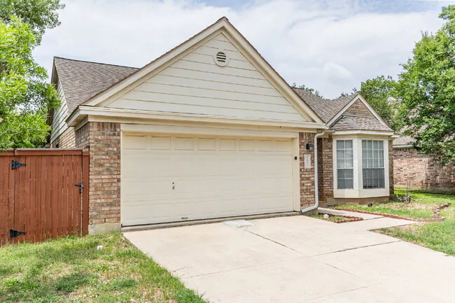 6651 Rambling Trail Dr San Antonio, TX 78240 photo 2
