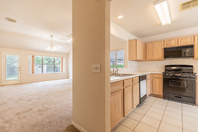 6651 Rambling Trail Dr San Antonio, TX 78240 photo 4