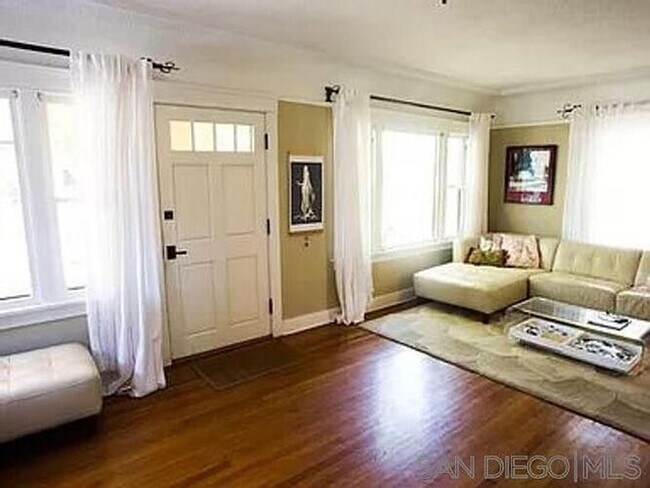 525 3rd St Encinitas, CA 92024 photo 2