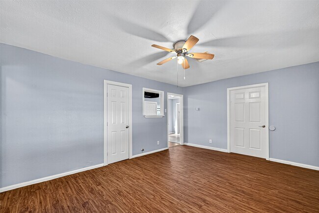 10106 Sierra Drive, Houston, TX 77051 photo 5