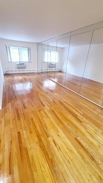 101-20 67th Dr Queens, NY 11375 photo 2