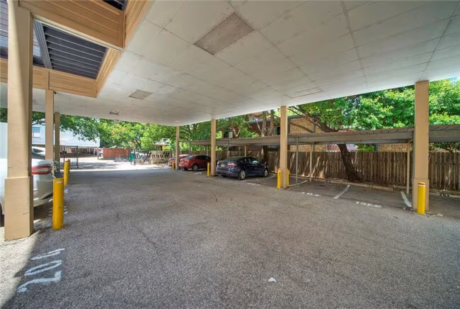 711 W 21st St # 101 photo 3