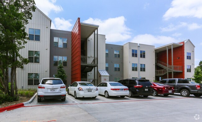 Cardinal Point Apartments photo 4