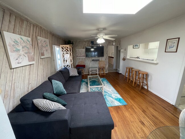 820 Island Ct photo 2