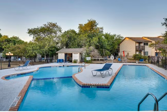 1806 River Crossing Circle, Austin, TX 78741 photo 2