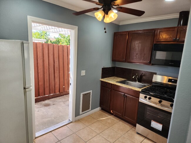 717 S Pine St Escondido, CA 92025 photo 5