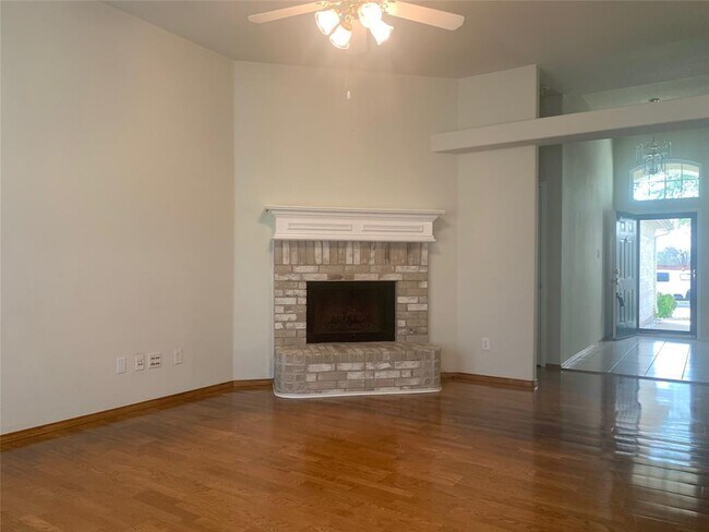 313 Foreston Drive, Roanoke, TX 76262 photo 4