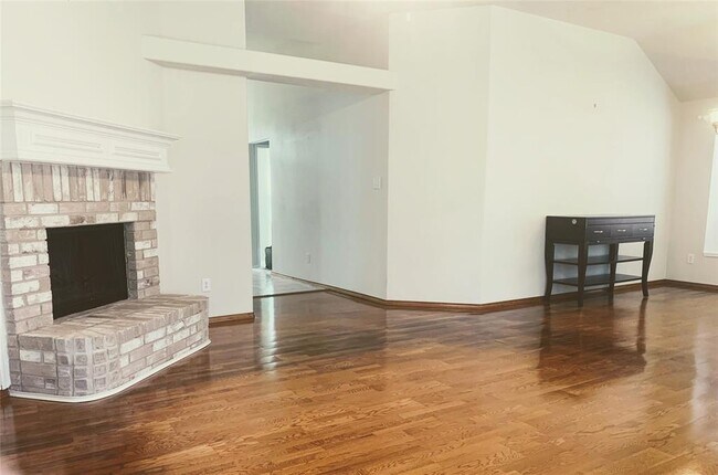 313 Foreston Drive, Roanoke, TX 76262 photo 3