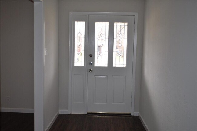 2232 Shady Brook Drive, Bedford, TX 76021 photo 3