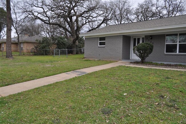 2232 Shady Brook Drive, Bedford, TX 76021 photo 2