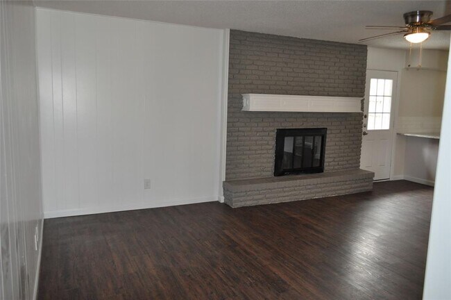 2232 Shady Brook Drive, Bedford, TX 76021 photo 5
