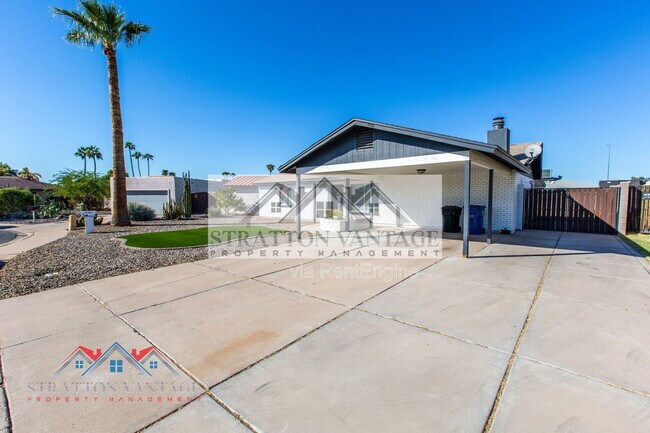 2526 E Juanita Ave photo 3