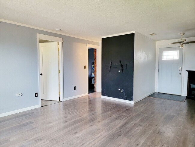 1018 Callahan Dr Bremerton, WA 98310 photo 3
