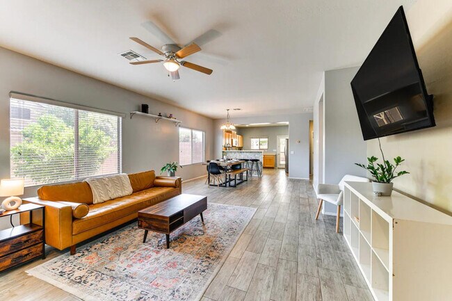 2313 N Presidential Dr photo 3