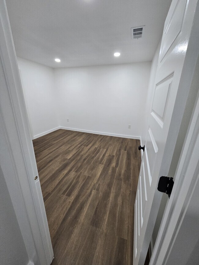 2506 Southland St Dallas, TX 75215 photo 5