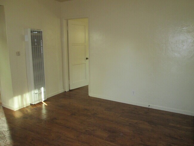 1834-36 Chalcedony St San Diego, CA 92109 photo 4