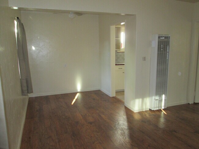 1834-36 Chalcedony St San Diego, CA 92109 photo 2
