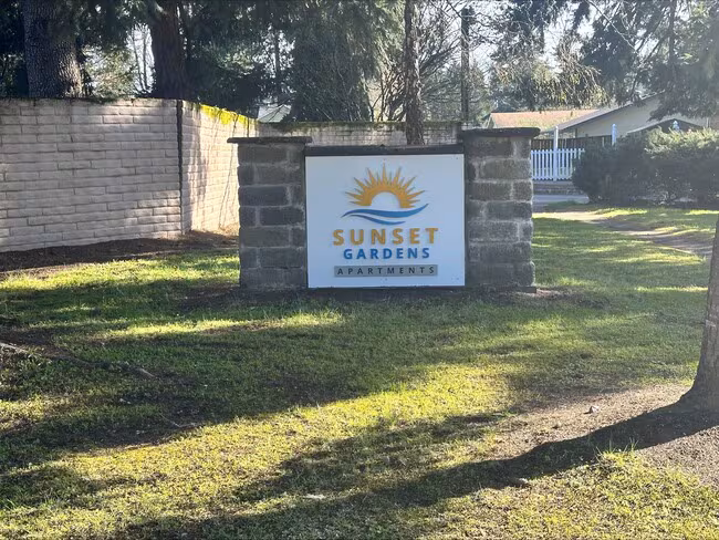 Sunset Gardens photo 3