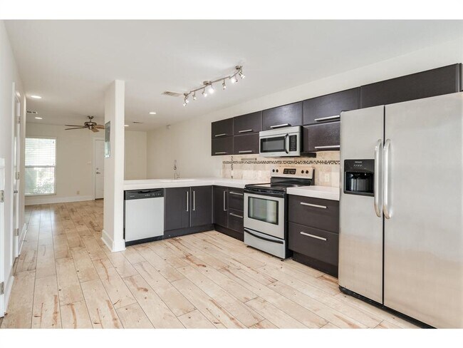 1101 Grove Blvd Austin, TX 78741 photo 3
