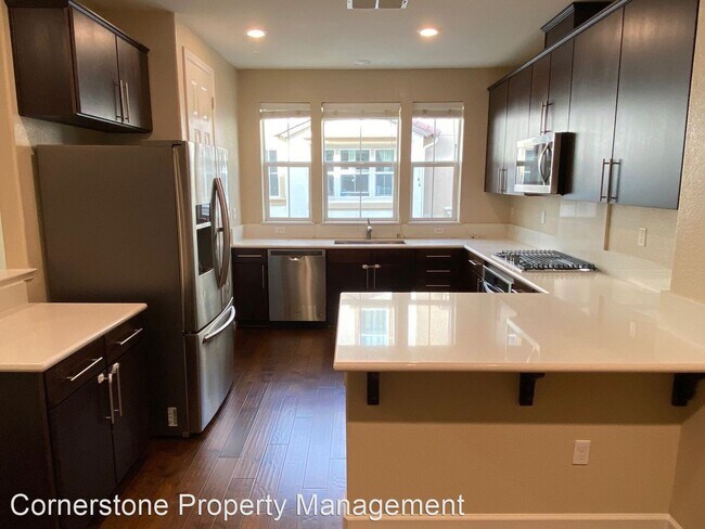 Beautiful KB Homes 3 Bedroom 3 Bath Townhouse in Milpitas photo 2